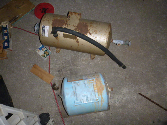 lot 177 image: 2 Pressure Tanks