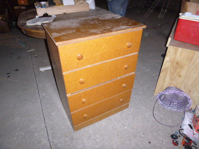 lot 183 image: 4 Drawer Dresser