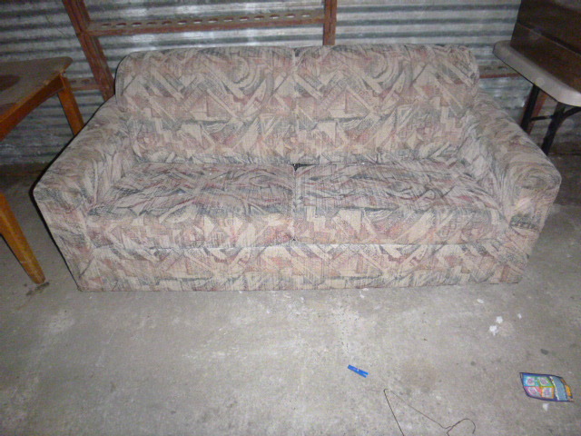 lot 187 image: Hide a Bed Couch