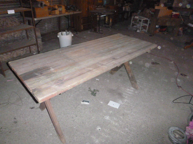 lot 199 image: Picnic Table