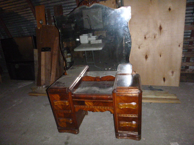 lot 204 image: Vintage Dresser with Mirror