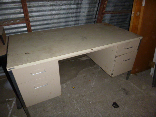 lot 207 image: Metal Desk