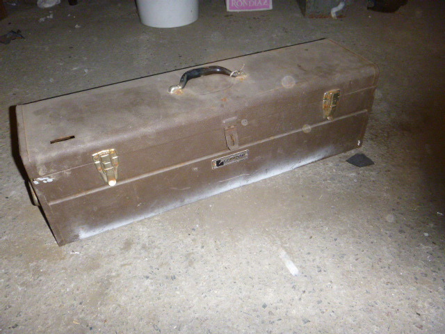 lot 219 image: Lumidor Metal Toolbox