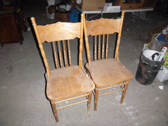 lot 225 image: 2 Chairs