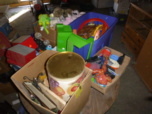 lot 242 image: Miscellaneous Toys