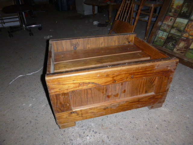 lot 249 image: Wood Crate