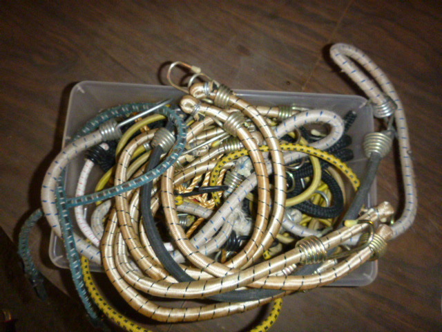 lot 267 image: Tote Full of Bungees