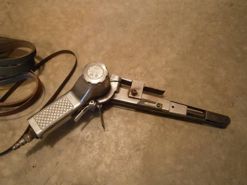 Air Sander with extra sanding belts