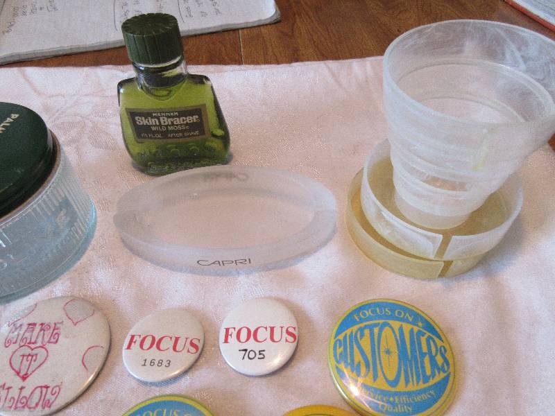 pins after shave and collase a cup
