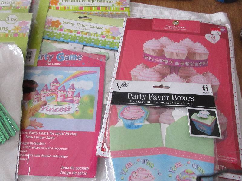 hanging party decor ,boxes