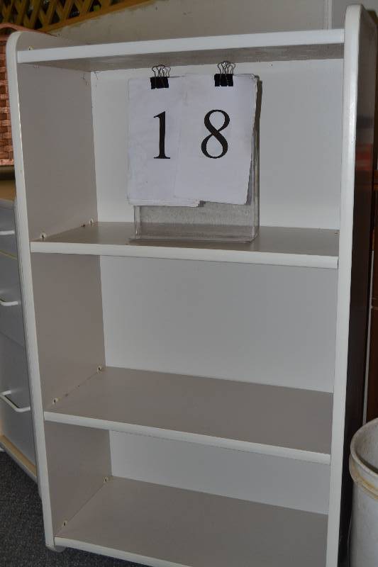 lot 18 image: Book Shelf