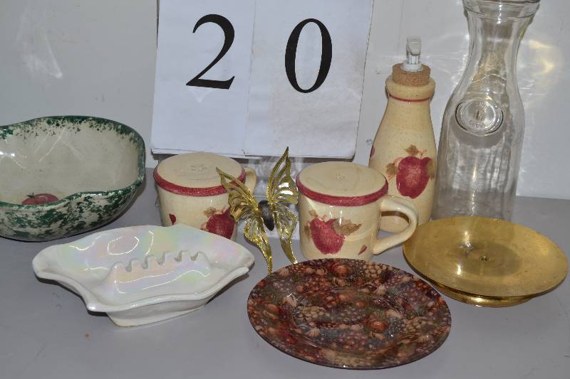 lot 20 image: Dishes