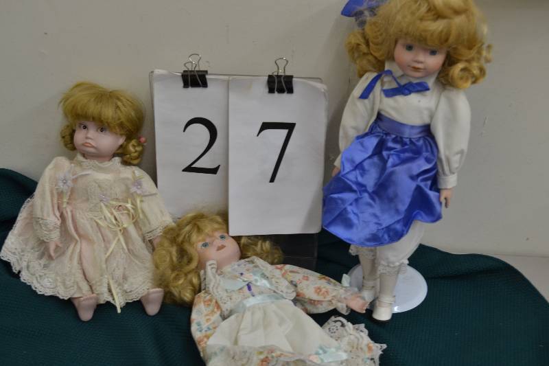 lot 27 image: Porcelain Dolls
