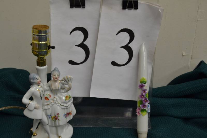 lot 33 image: Porcelain Lamp