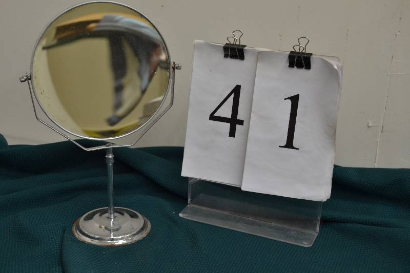 lot 41 image: Mirror