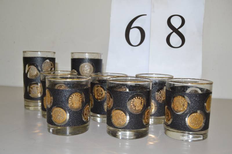 lot 68 image: Glassware