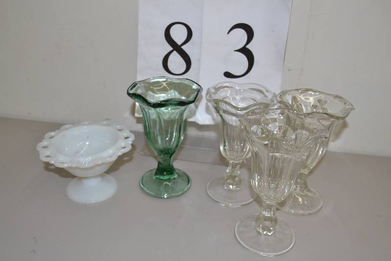 lot 83 image: Dishes