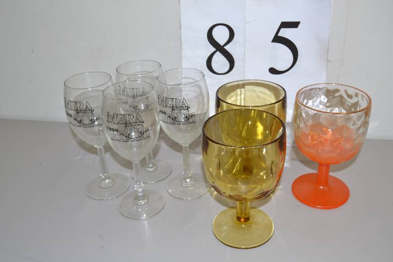 lot 85 image: Glassware