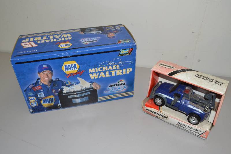 lot 32 image: Collectors cars