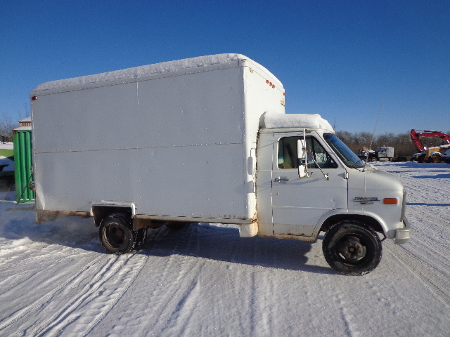 89 Chevy 350 Cube Van