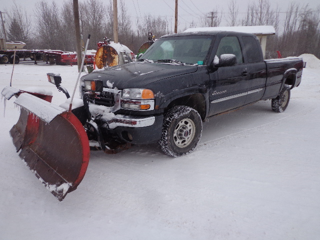 2005 GMC 2500 HD With Plow