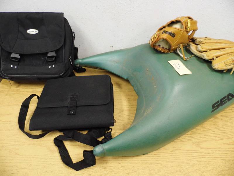 Staium Seats - Baseball Gloves