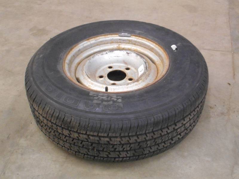 lot 7 image: (1) Michelin Radial XH4 P2357515 ...