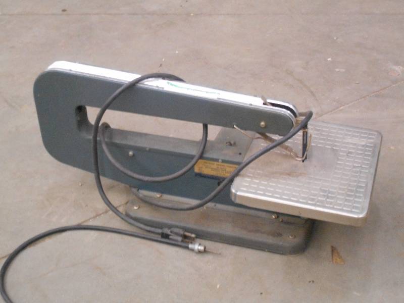 lot 17 image: Jig-Saw 120Volt Scroll Saw ...