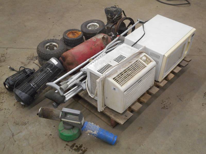 lot 19 image: Pallet Lot Window AC, Microwave, D...