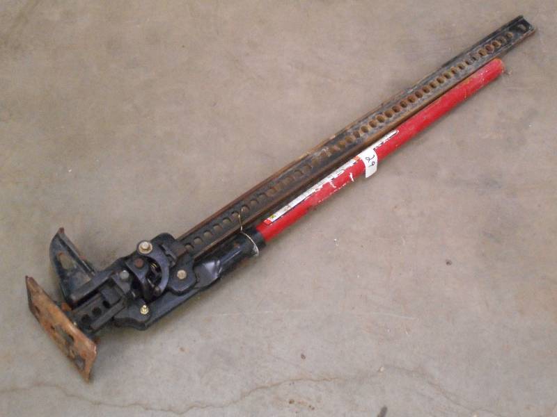 lot 29 image: 48 Heavy Duty Farm Jack ...