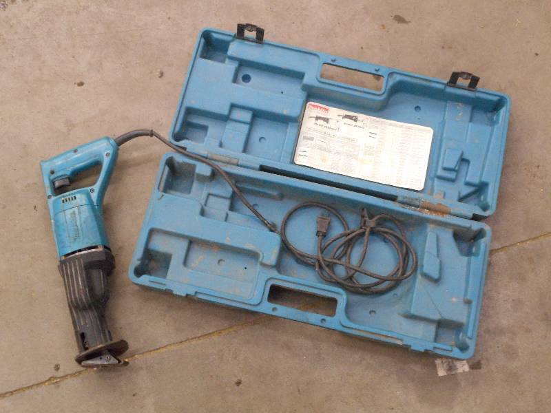 lot 31 image: Makita 120Volt Reciprocating Saw Wi...
