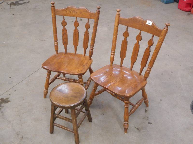 lot 42 image: (2) Oak Dining Chairs & (1) Wood St...