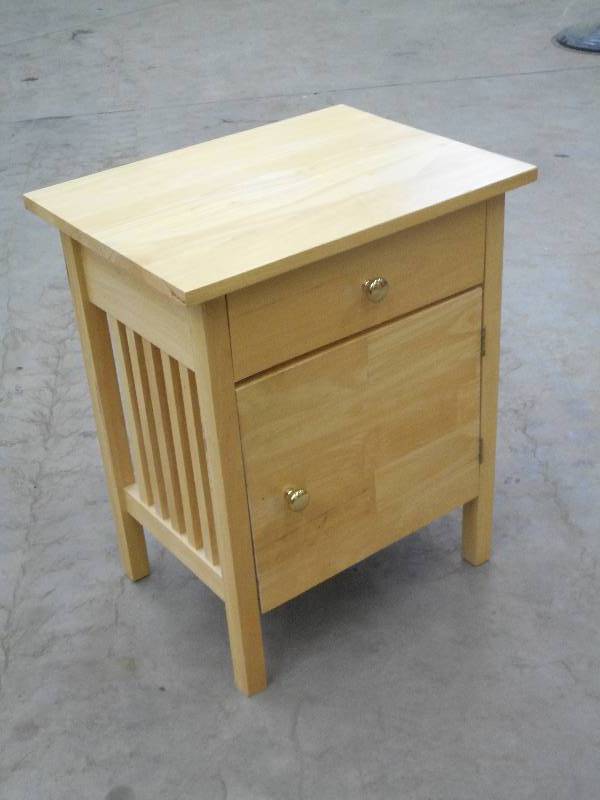 lot 46 image: Nice Maple Night Stand With Drawer ...