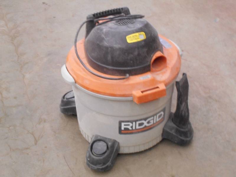 lot 48 image: Ridgid 5-Gallon WetDry Vac---No Ho...