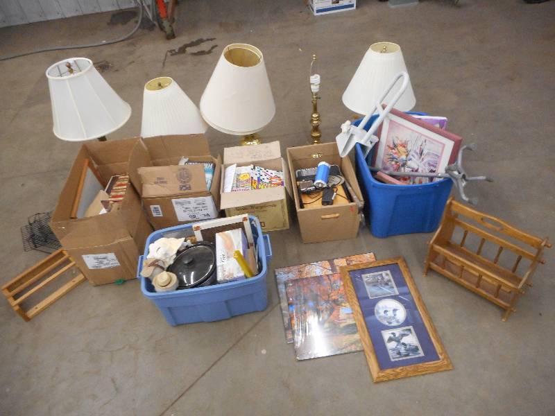 lot 60 image: Pallet Lot Misc Household Dcor, ...