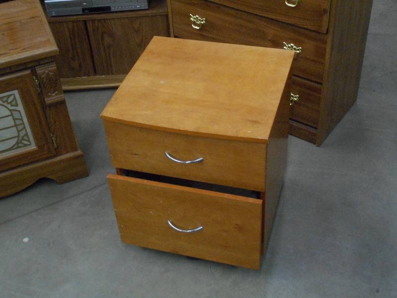 lot 67 image: Pallet Lot Nice Glass-Front Night ...