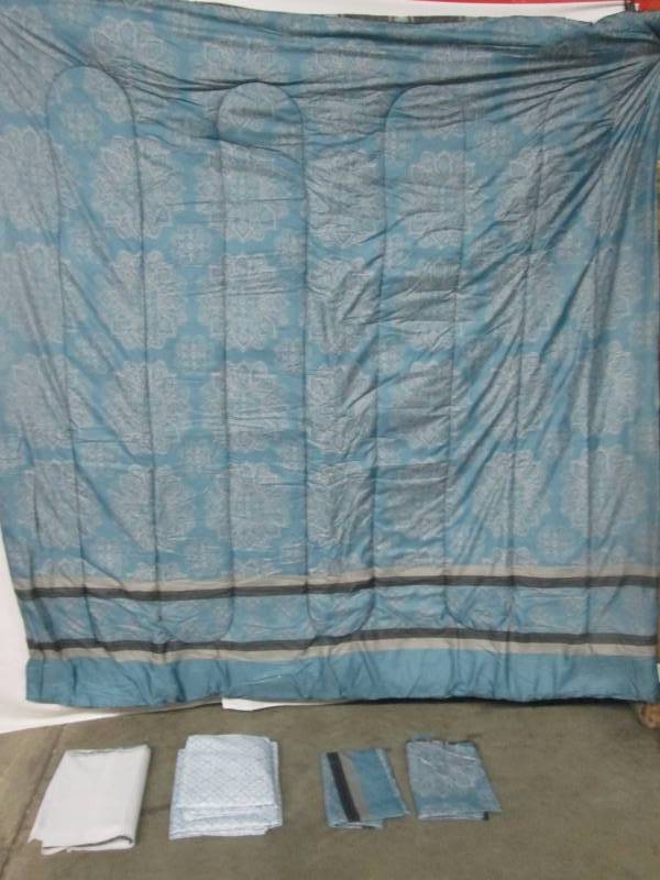 Alcove Messina Comforter Set - Queen
