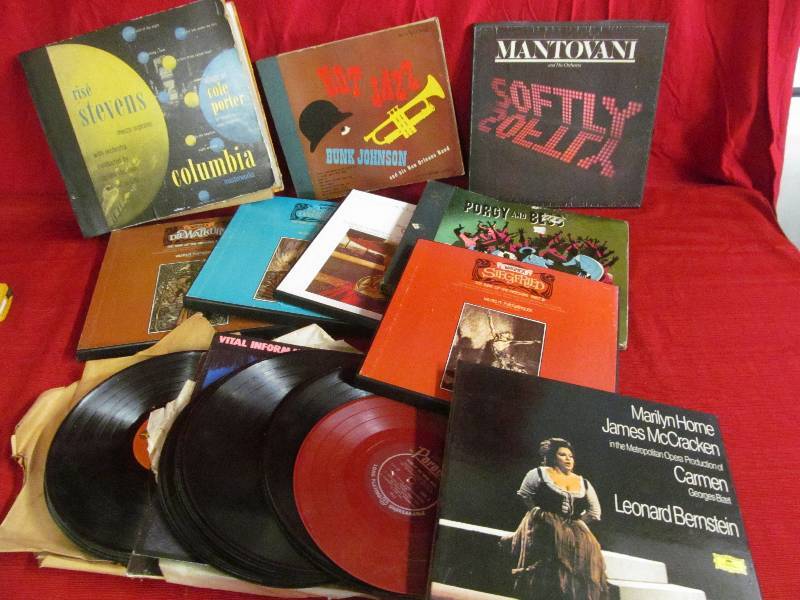 lot 7 image: vintage albums