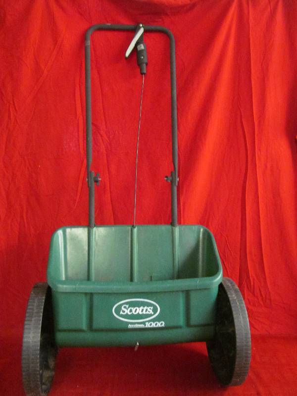 lot 13 image: Scotts lawn fertilizer