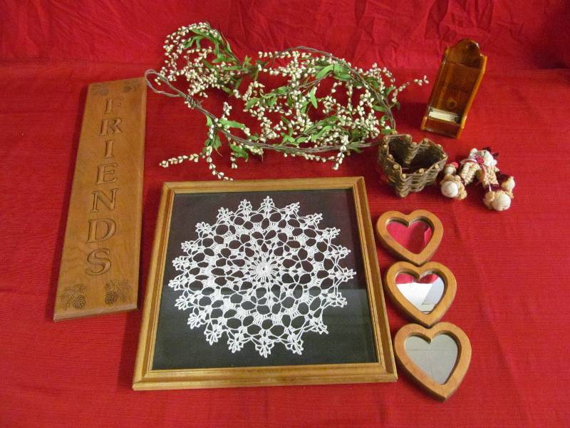 lot 22 image: dcor items
