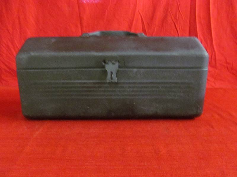 lot 25 image: tool box