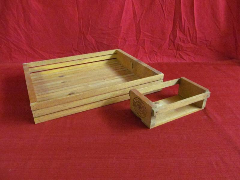 lot 26 image: wood trays