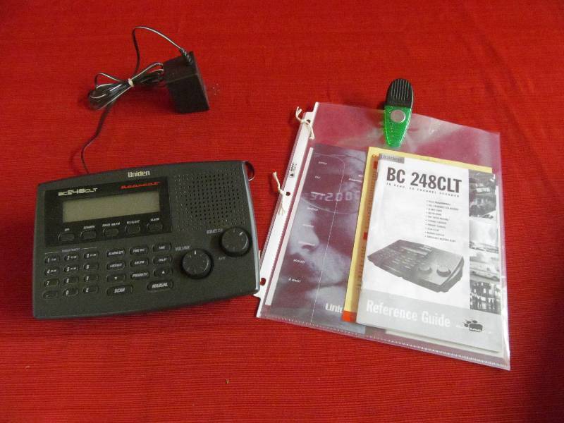 lot 27 image: Uniden scanner