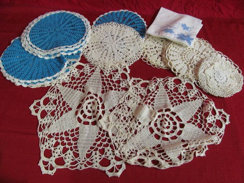 lot 33 image: Doilys