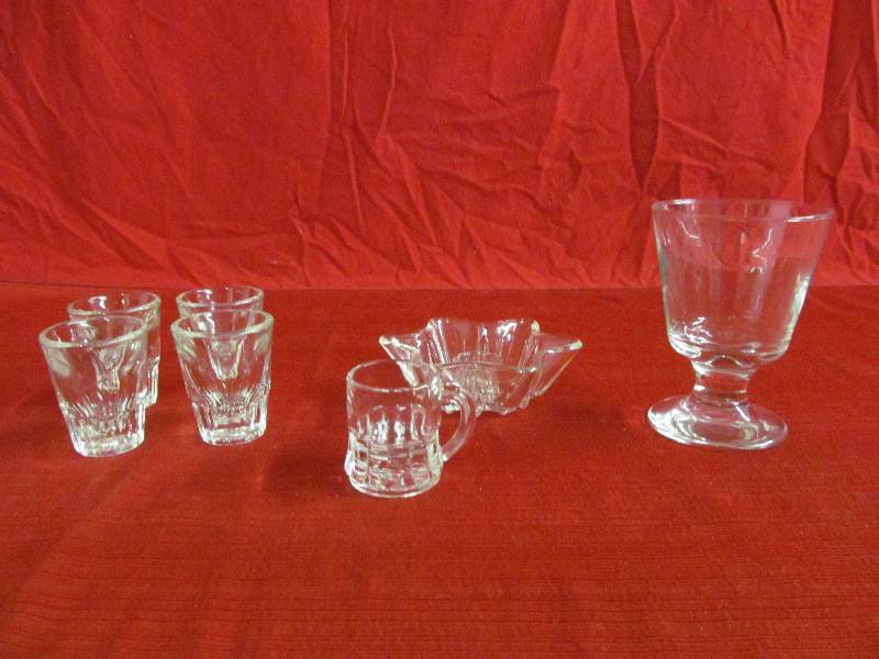 lot 38 image: glassware