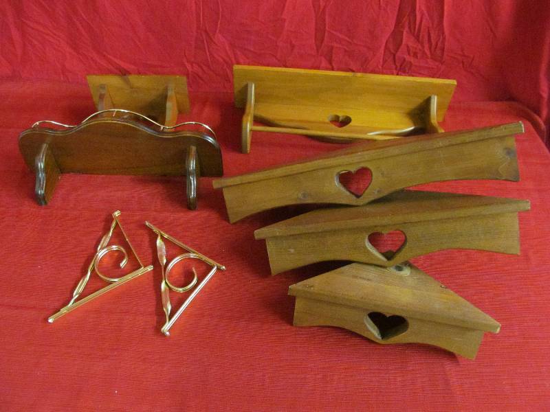 lot 44 image: shelves
