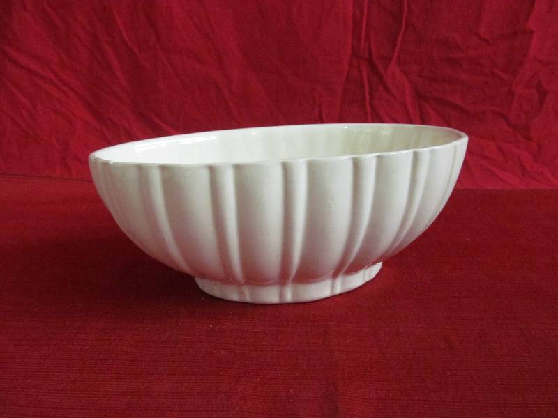 lot 48 image: vintage  Haeger planter