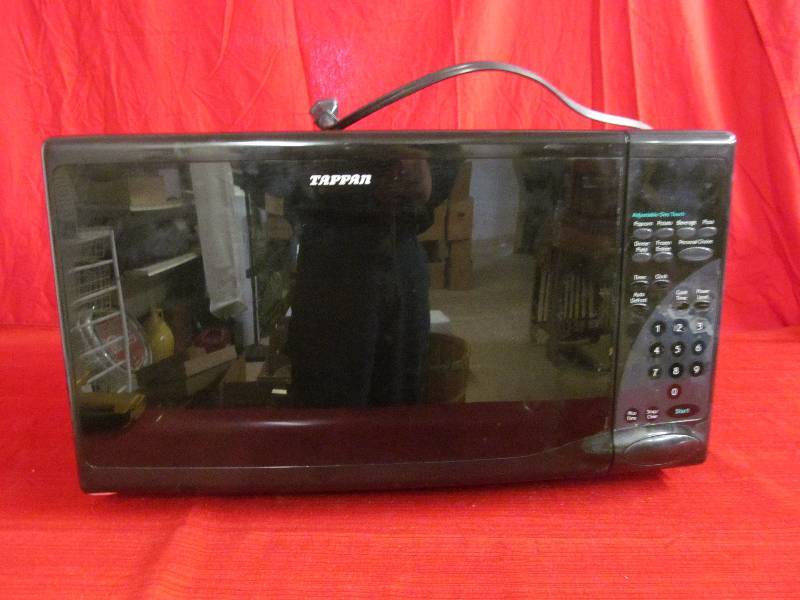 lot 82 image: Tappan Microwave