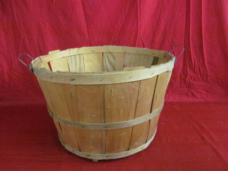 lot 84 image: apple basket