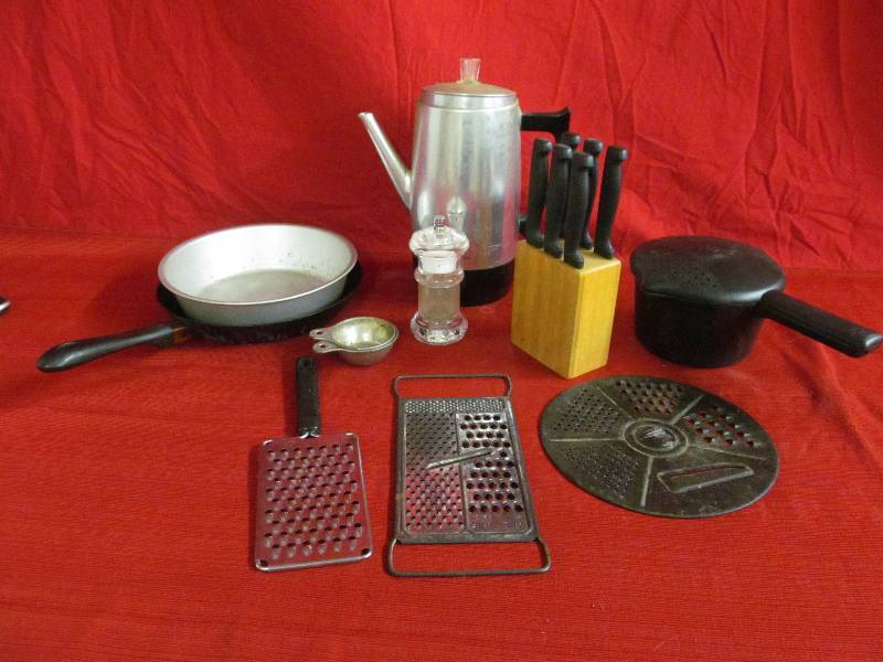 lot 91 image: Kitchen Items